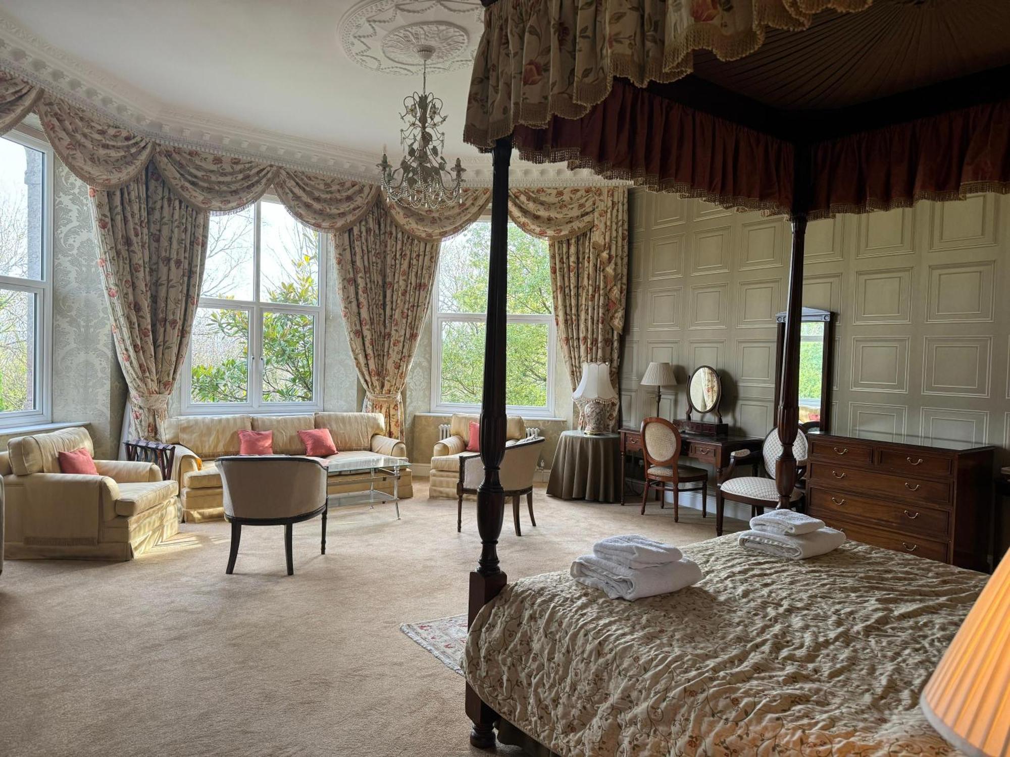 Tre-Ysgawen Hall & Spa لانْجيفْني المظهر الخارجي الصورة